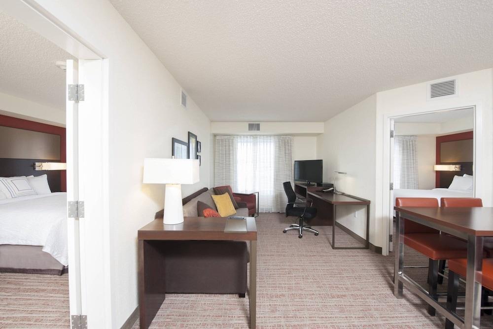 Courtyard Grand Rapids Airport 3* Cascade