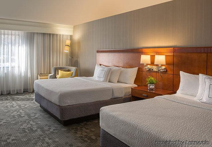 Courtyard Grand Rapids Airport 3* Cascade