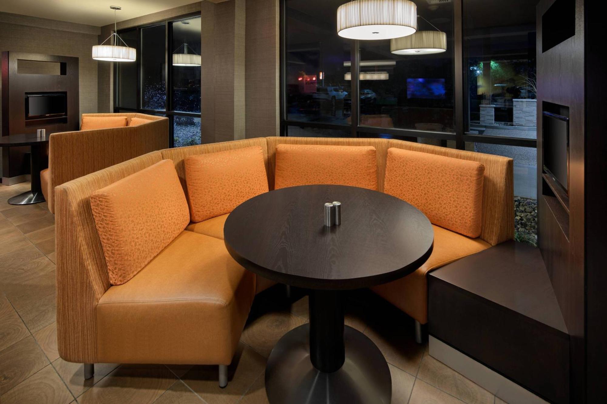 Hotel Courtyard Grand Rapids Airport Cascade