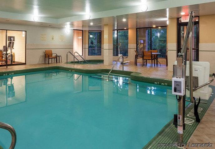 Courtyard Grand Rapids Airport 3*