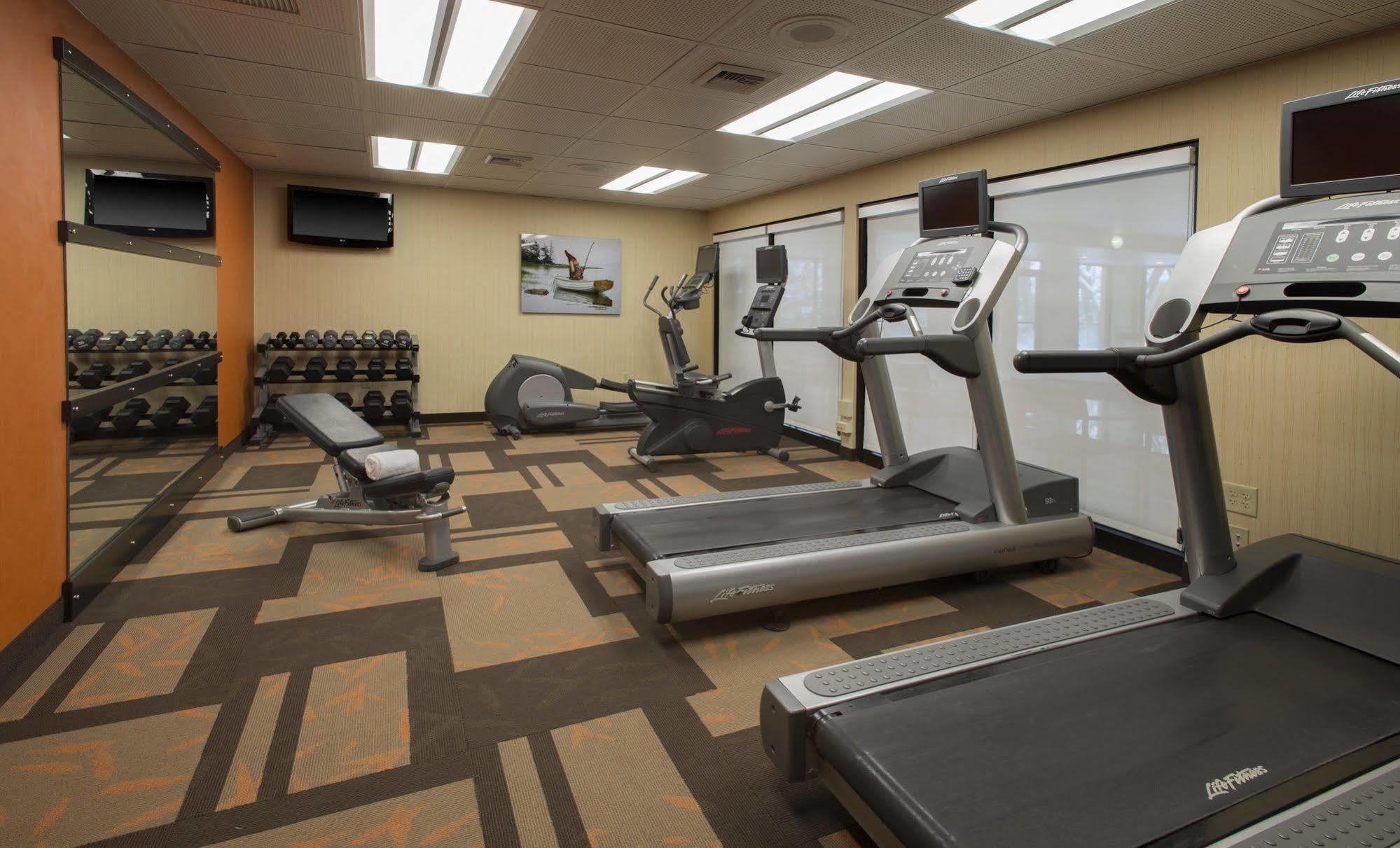 Courtyard Grand Rapids Airport Hotel 3*