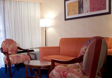 Hotel Courtyard Grand Rapids Airport 3*
