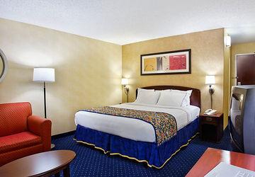 Courtyard Grand Rapids Airport Hotel 3*