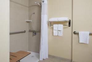 Courtyard Grand Rapids Airport Hotel 3*