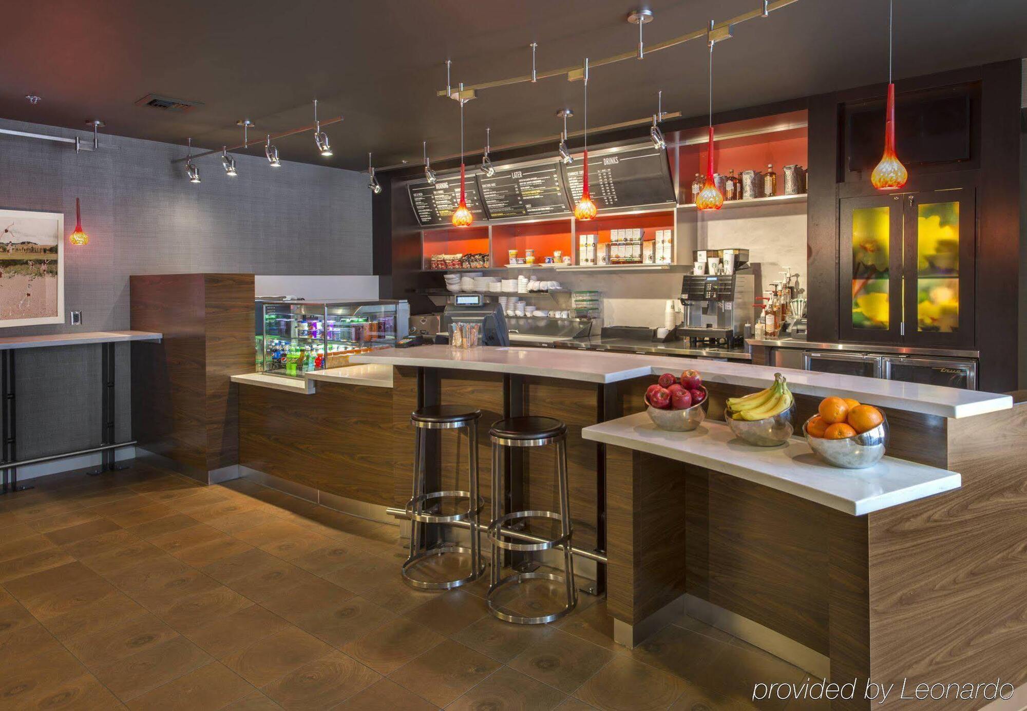 Courtyard Grand Rapids Airport 3*
